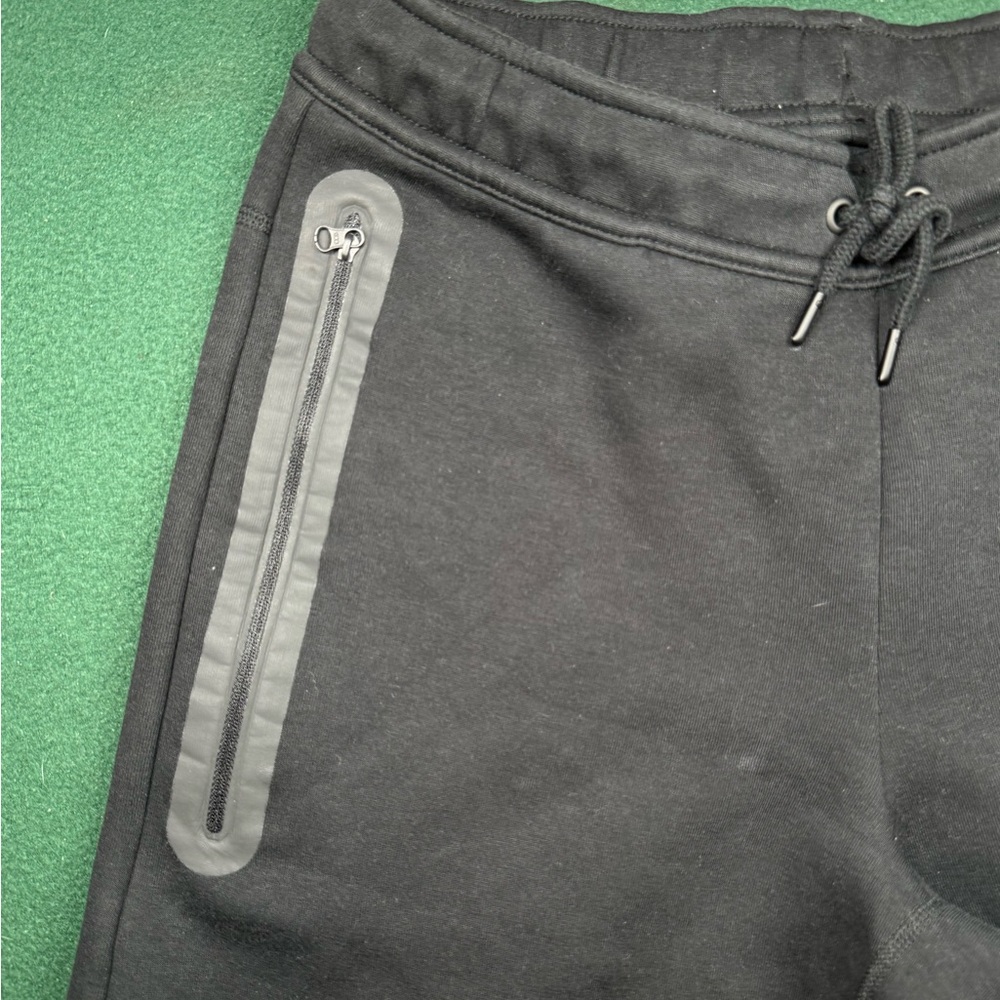 Nike Tech Fleece Shorts Black Youth XL - Picture 2 of 6